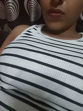 komalsharma99 online show from June 5, 5:18 pm
