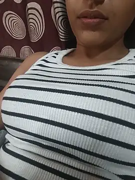 komalsharma99 online show from June 6, 5:23 am