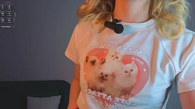 Snapshot of LollyBaby4u chatting on March 3, 2:39 am LollyBaby4u online show from March 3, 2:39 am