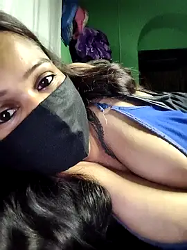 Snapshot of V-Hot-Suity chatting on April 23, 11:18 pm V-Hot-Suity online show from April 23, 11:18 pm
