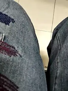 Snapshot of LiilyZi chatting on February 7, 12:58 am LiilyZi online show from February 7, 12:58 am