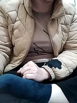 Snapshot of LiilyZi chatting on February 26, 12:53 am LiilyZi online show from February 26, 12:53 am