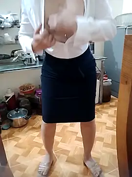 Snapshot of LiilyZi chatting on February 27, 11:27 pm LiilyZi online show from February 27, 11:27 pm