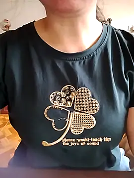 LiilyZi online show from April 6, 1:47 am