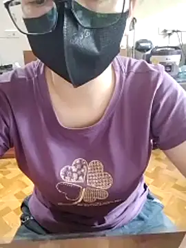 LiilyZi online show from April 20, 1:41 am