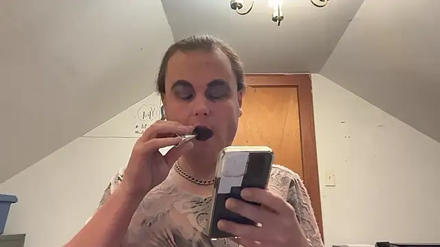 Snapshot of RaeganV chatting on February 23, 7:50 am RaeganV online show from February 23, 7:50 am