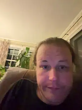 Snapshot of RaeganV chatting on February 24, 2:20 am RaeganV online show from February 24, 2:20 am