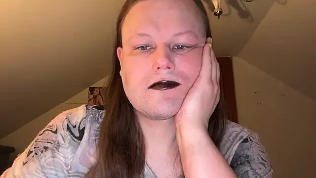 Snapshot of RaeganV chatting on March 3, 12:17 am RaeganV online show from March 3, 12:17 am