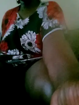 Snapshot of Sbusie44 chatting on February 12, 12:11 pm Sbusie44 online show from February 12, 12:11 pm