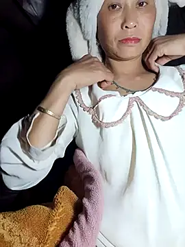 Snapshot of witch-xx chatting on March 2, 6:25 am witch-xx online show from March 2, 6:25 am