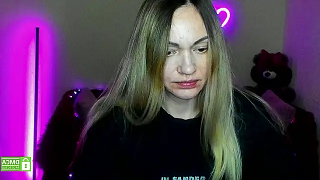 Snapshot of BlondMikey22 chatting on February 7, 6:55 pm BlondMikey22 online show from February 7, 6:55 pm