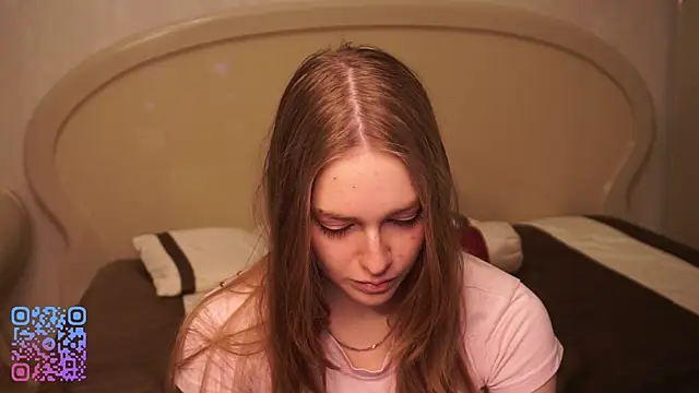 Snapshot of RowenaIanniello chatting on February 16, 2:24 pm RowenaIanniello online show from February 16, 2:24 pm