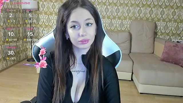 laylaura online show from May 13, 10:01 am
