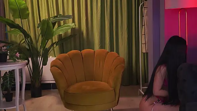 DelilahRayn online show from April 18, 7:51 pm