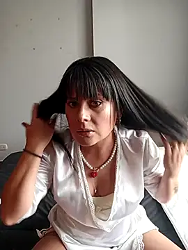 Lyonette reading1 online show from February 6, 1:58 pm