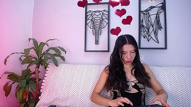 Snapshot of melanyvelvelt_X chatting on February 10, 8:13 pm melanyvelvelt X online show from February 10, 8:13 pm