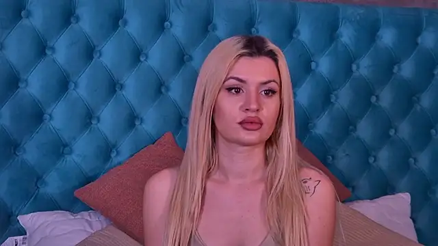 Snapshot of NayaBliss chatting on February 9, 3:27 pm NayaBliss online show from February 9, 3:27 pm