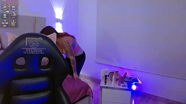 Snapshot of Sashaa_tay chatting on February 21, 7:15 pm Sashaa tay online show from February 21, 7:15 pm