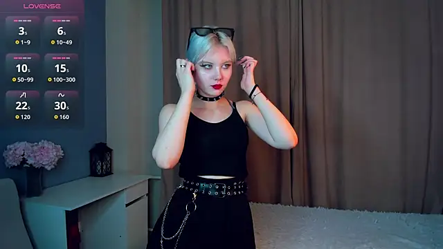 GoldenLenarz online show from April 6, 11:11 am