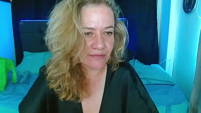Snapshot of andreea_xx chatting on February 10, 1:59 pm andreea xx online show from February 10, 1:59 pm