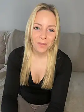 emily-becker22 online show from February 24, 10:35 am