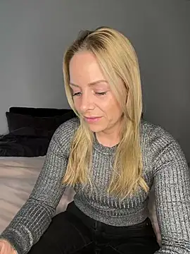 emily-becker22 online show from April 7, 3:45 pm