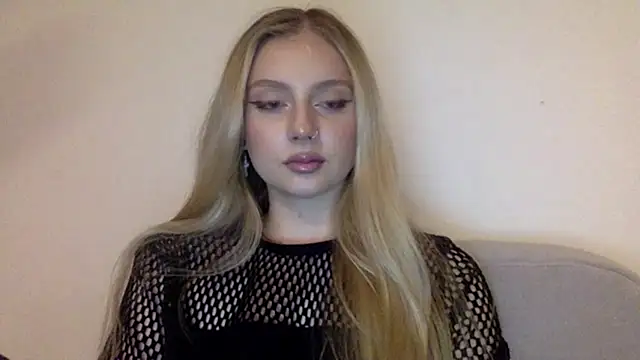 Snapshot of MayaWetDream chatting on February 25, 8:40 pm MayaWetDream online show from February 25, 8:40 pm