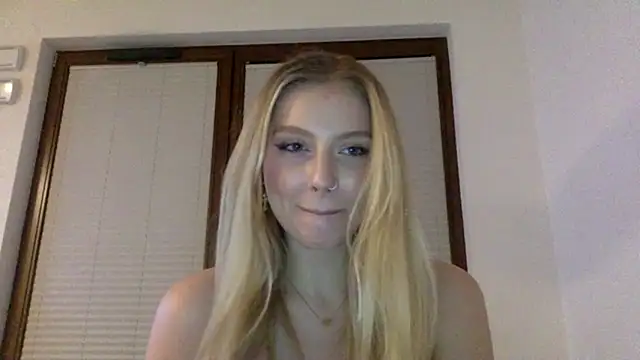 MayaWetDream online show from March 4, 9:10 pm