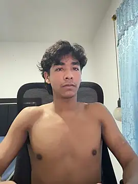 Snapshot of Pedestal_diamant chatting on February 20, 9:48 pm Pedestal diamant online show from February 20, 9:48 pm