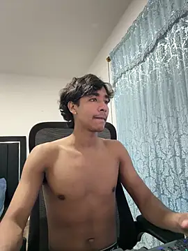 Snapshot of Pedestal_diamant chatting on February 28, 11:39 pm Pedestal diamant online show from February 28, 11:39 pm