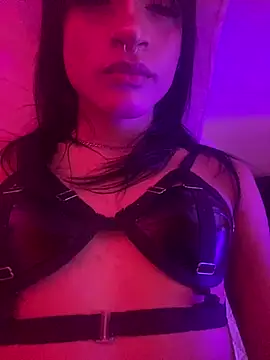 moonlyvelvet online show from February 16, 5:36 am