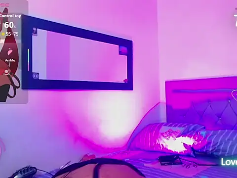 moonlyvelvet online show from April 5, 11:40 am