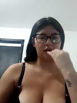 Snapshot of Dahlia-Rose chatting on February 24, 2:53 am Dahlia-Rose online show from February 24, 2:53 am