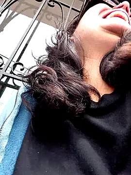 Snapshot of Mari-98 chatting on February 21, 5:58 pm Mari-98 online show from February 21, 5:58 pm