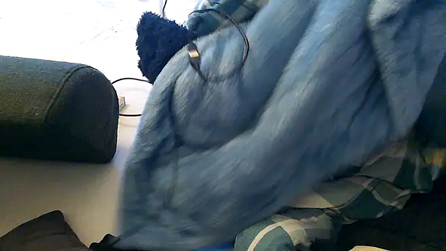 Snapshot of WildundJung chatting on February 15, 11:36 pm WildundJung online show from February 15, 11:36 pm