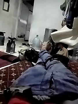 UnsureSlide online show from April 16, 1:28 am