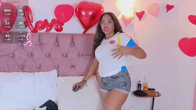 Snapshot of xblack_moon chatting on February 19, 7:43 pm xblack moon online show from February 19, 7:43 pm