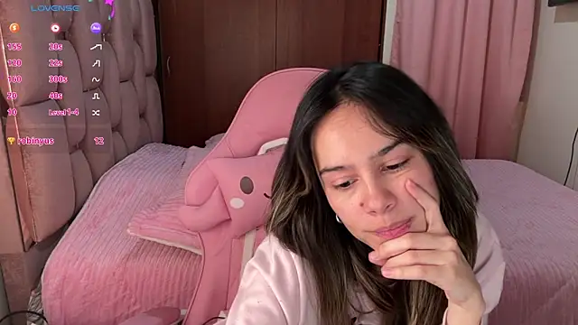 Snapshot of Zaphiroo_10 chatting on February 20, 10:43 pm Zaphiroo 10 online show from February 20, 10:43 pm