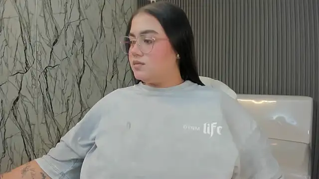 Snapshot of mady_musex chatting on February 24, 3:15 am mady musex online show from February 24, 3:15 am