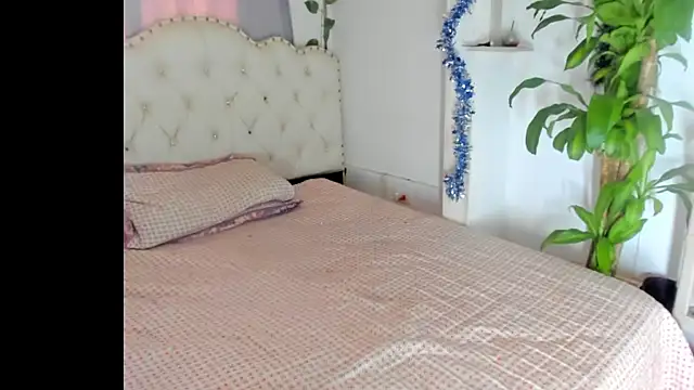 Snapshot of sweet_supreme chatting on February 6, 9:07 pm sweet supreme online show from February 6, 9:07 pm