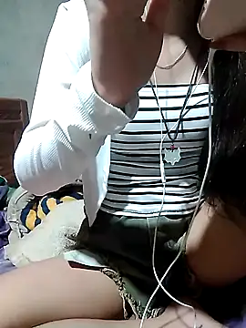 DoliceGirl2k online show from April 7, 11:15 pm