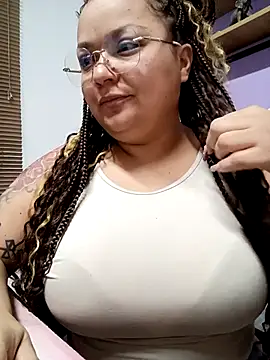 Snapshot of SweettSin chatting on February 18, 12:45 pm SweettSin online show from February 18, 12:45 pm