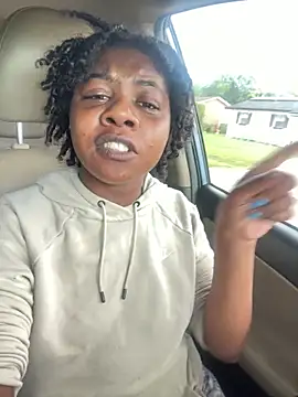 Snapshot of Ebony_Queeen chatting on May 25, 9:21 pm Ebony Queeen online show from May 25, 9:21 pm