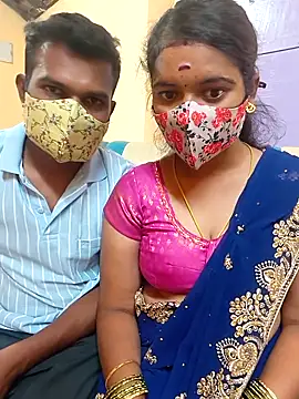 Snapshot of Tamilkannadacouple chatting on February 8, 4:32 pm Tamilkannadacouple online show from February 8, 4:32 pm