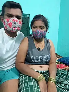 Snapshot of Tamilkannadacouple chatting on February 9, 5:39 pm Tamilkannadacouple online show from February 9, 5:39 pm