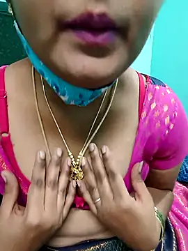 Snapshot of Tamilkannadacouple chatting on February 19, 5:20 pm Tamilkannadacouple online show from February 19, 5:20 pm