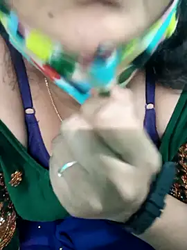 Snapshot of Tamilkannadacouple chatting on February 28, 4:30 pm Tamilkannadacouple online show from February 28, 4:30 pm