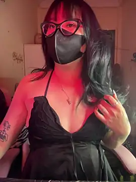 HaleyKin online show from April 8, 5:24 pm