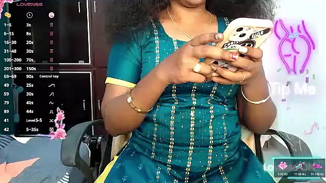 Snapshot of VixenNandhu chatting on February 17, 5:52 pm VixenNandhu online show from February 17, 5:52 pm