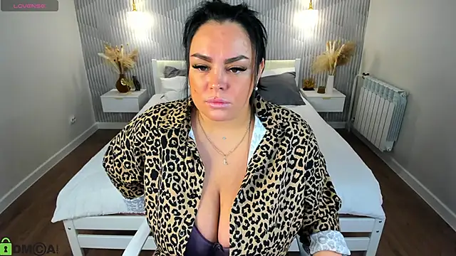 Snapshot of adele_crown chatting on February 26, 1:04 am adele crown online show from February 26, 1:04 am